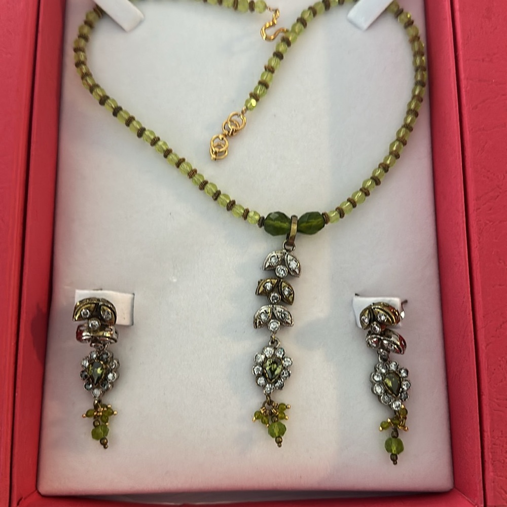Elegant Green and Gold Jewelry Set